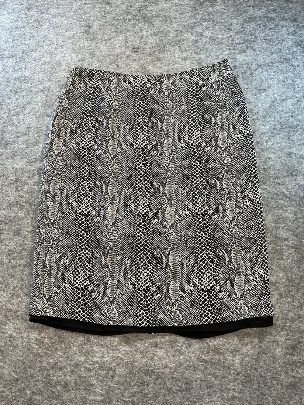 INC Vintage 100% Silk 1990's Black & White Snake-Print Pencil Skirt Size 14
